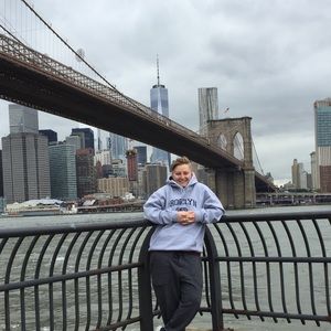 Meet your Posher, Abigail